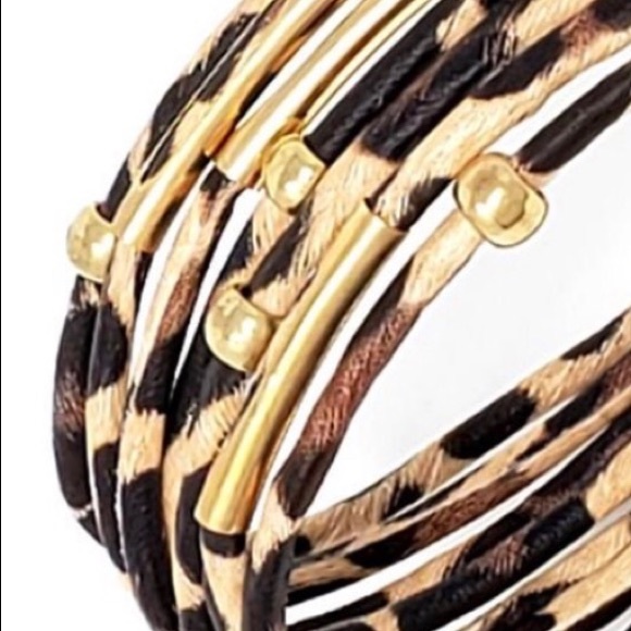 Leopard Magnetic Clasp Bracelet - Picture 3 of 4